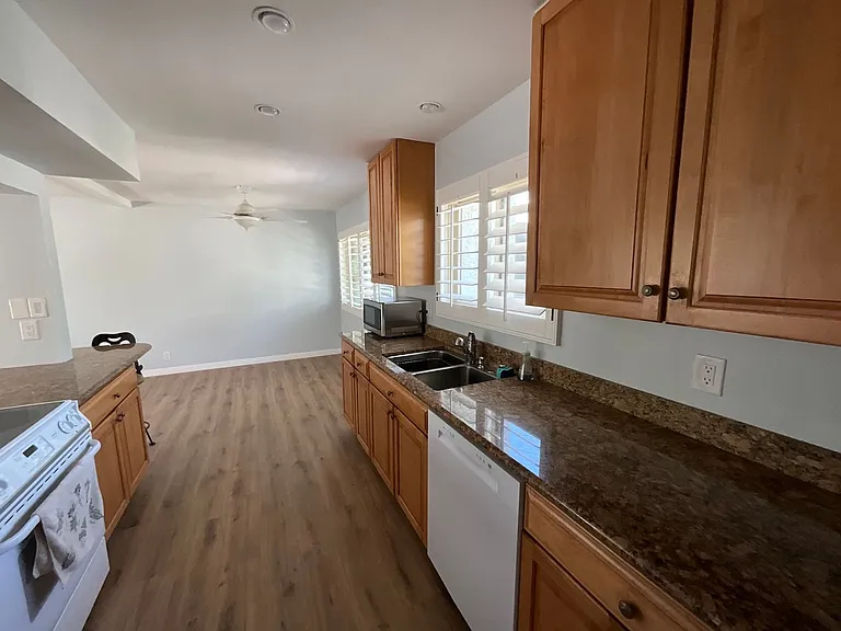 1702 Capri Cir — Photo 9