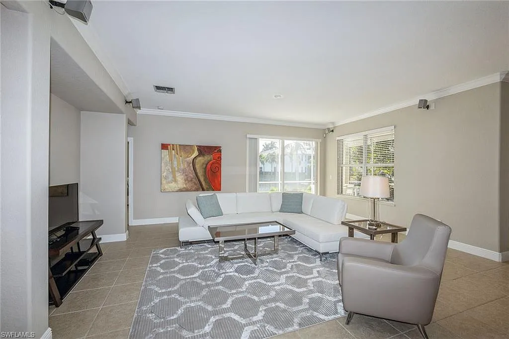 2 bed, 2.0 bath, 1940 sqft, $7,000 — Photo 3