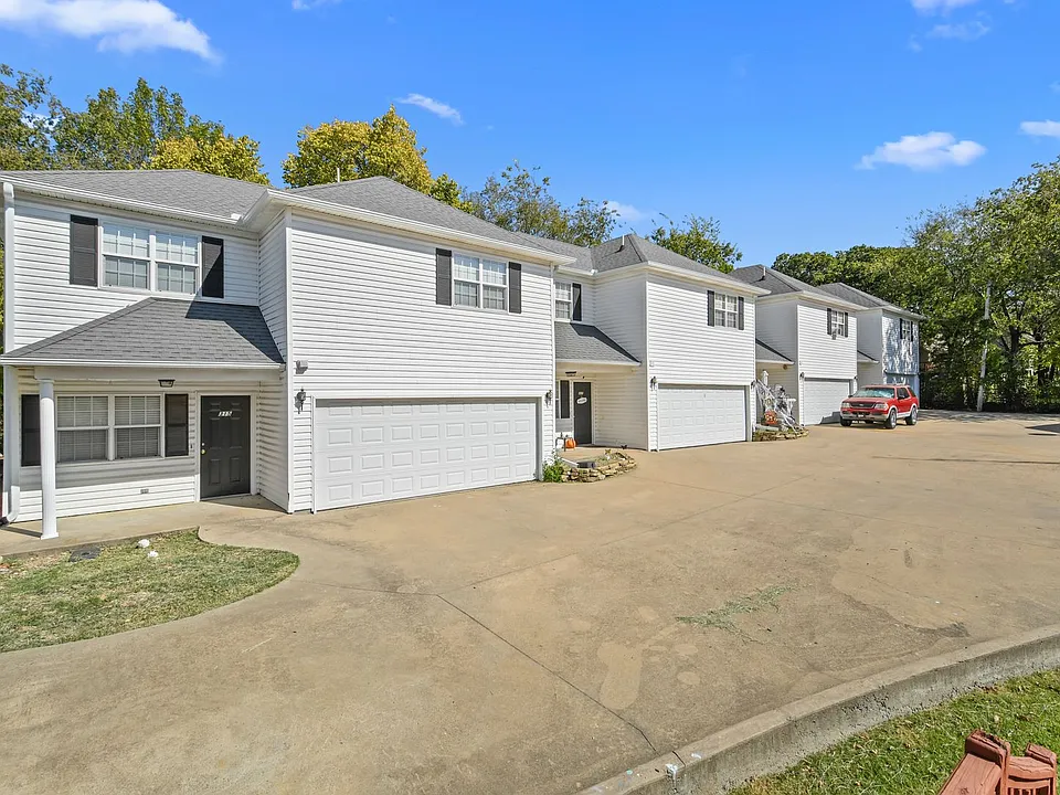 319 E Modoc Ave
