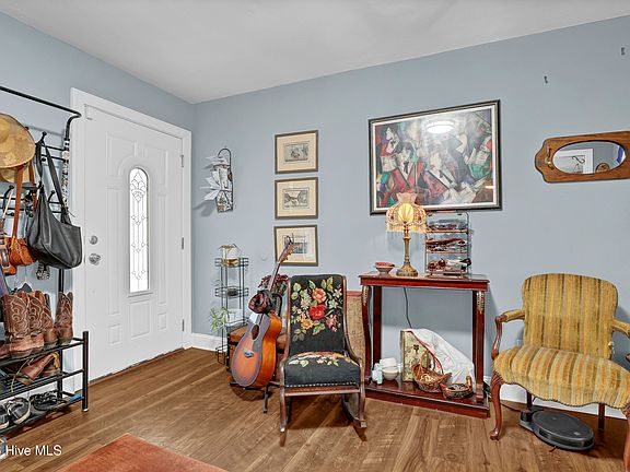 2nd image of 1010 New Road