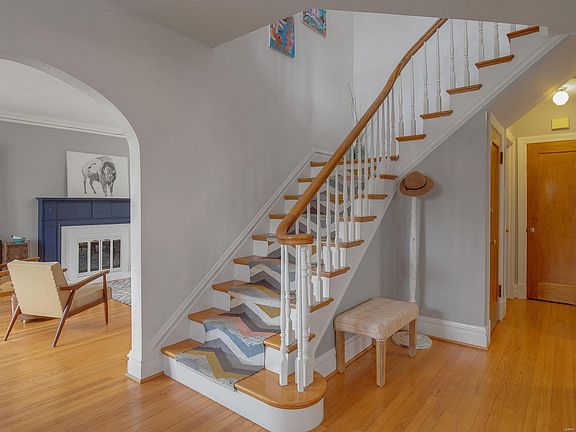 4th image of 222 Royal Ave