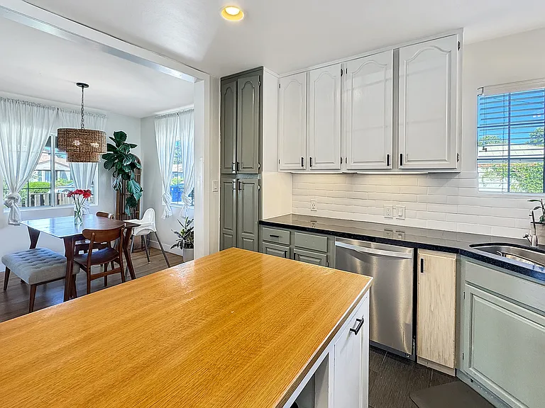 2052 Santa Fe Ave — Photo 11