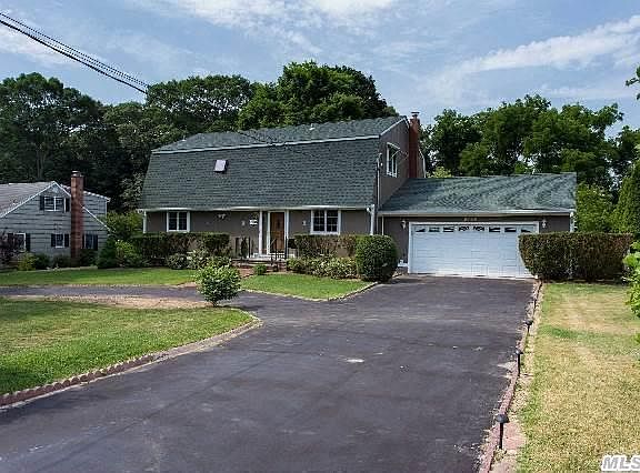 2nd image of 550 Bennetts Pond Ln