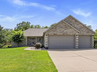 2738 Oak Dr, Muscatine, IA 52761
