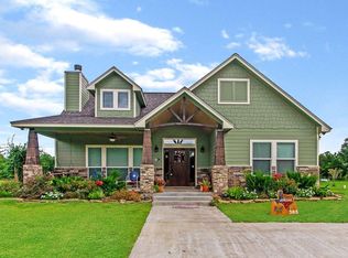 383 Mill Rd, Angleton, TX 77515