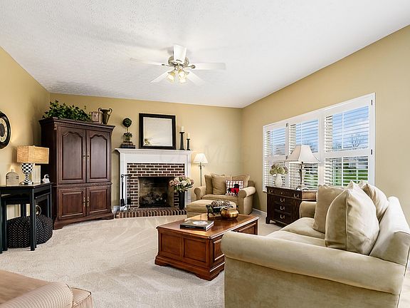3rd image of 4080 Essex Ct