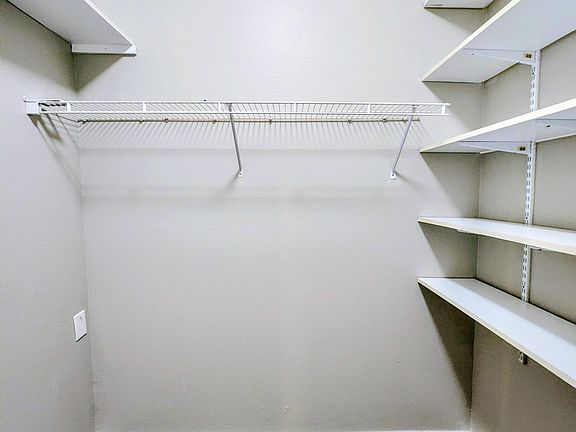 2nd image of 901 Thoroughbred Ln #1