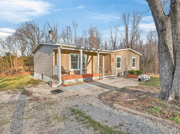 23921 Nevada Dr, Lebanon, MO 65536