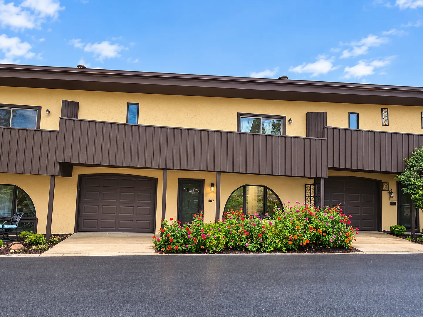 Spacious & Inviting Conquistador Townhome in East Sioux Falls — Photo 1