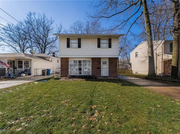 6042 Decker Rd, North Olmsted, OH 44070