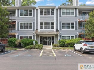 809 Meadow Ct, Helmetta, NJ 08828