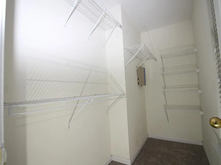 394 Brookview Dr — Photo 9