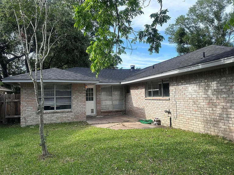 13611 Fernhill Dr — Photo 6