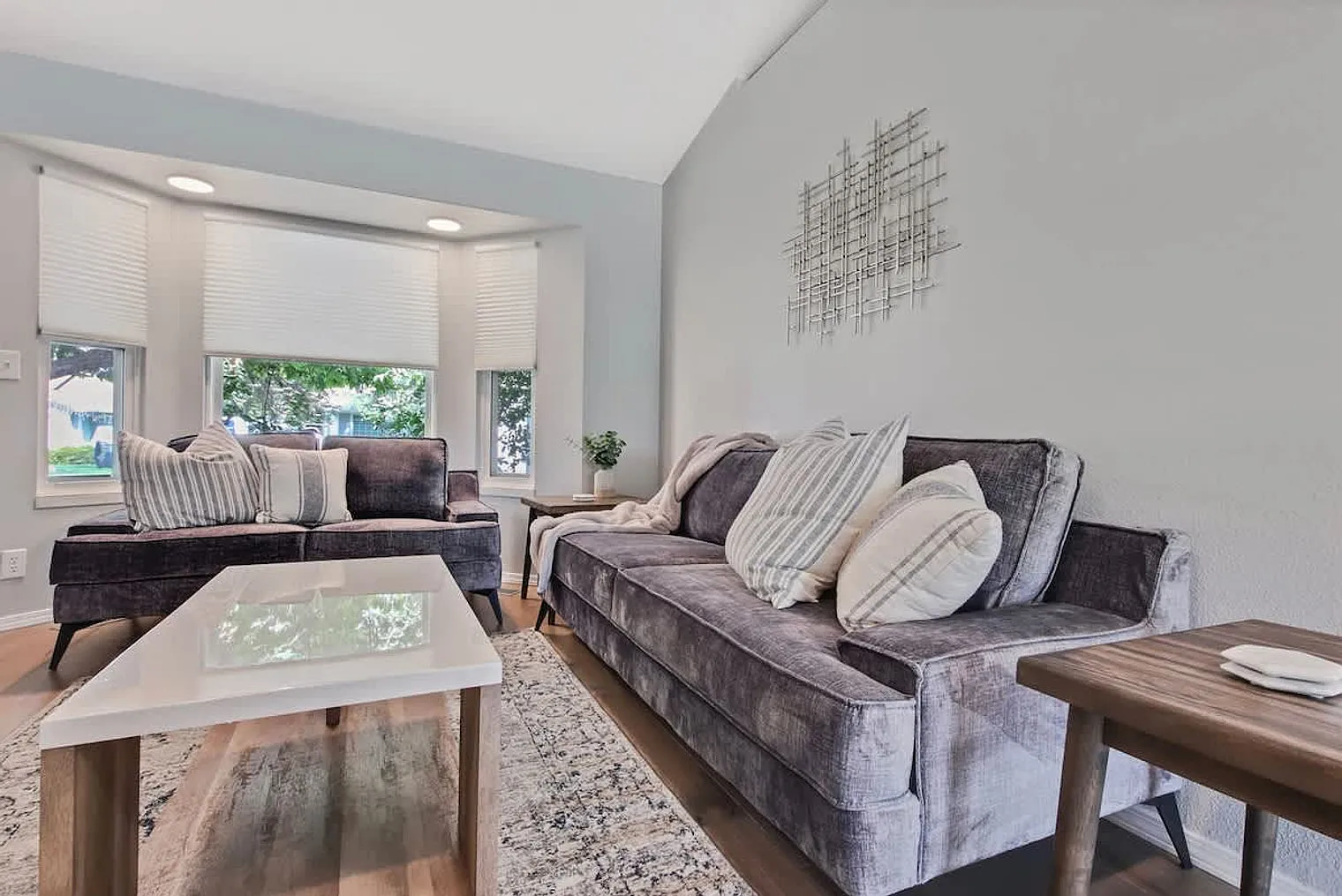3 bed, 2.0 bath, 559 sqft, $5,144 — Photo 3