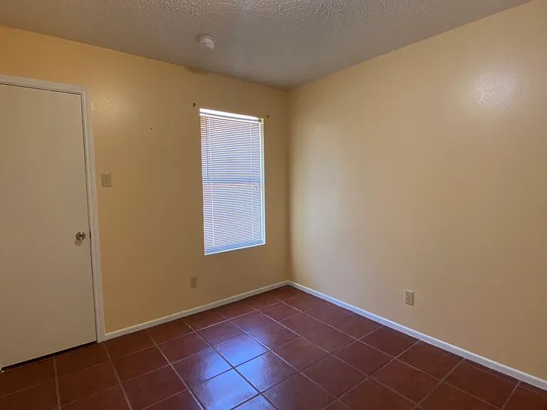 1801 Denmark Ln — Photo 17