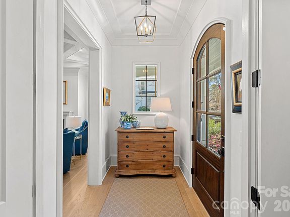 4th image of 700 Clement Ave