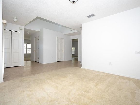5th image of 572 Woodland Creek Blvd