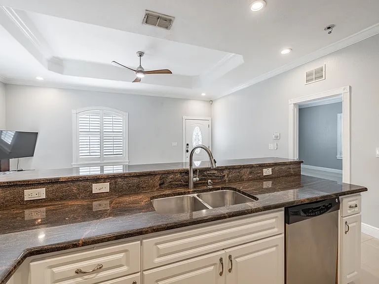 2323 W Cherry St — Photo 5