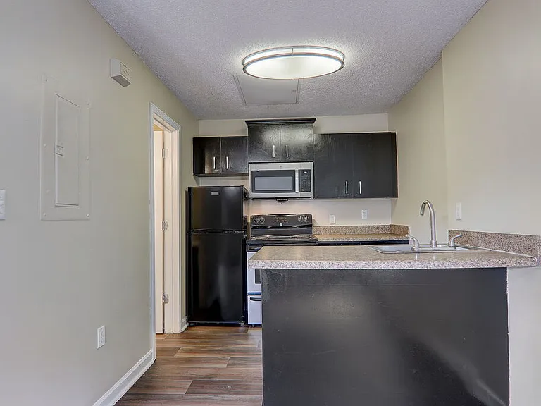 The Grove Apartments — Photo 23