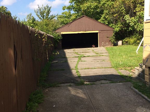 5th image of 10421 Nelson Ave