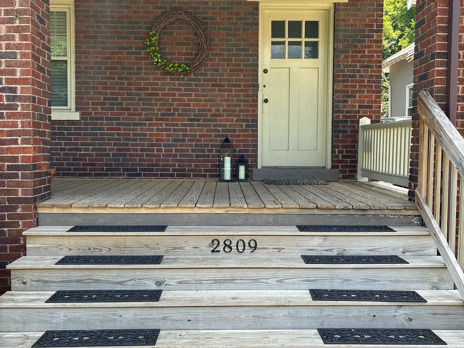 2809 Linwood Ave — Photo 2