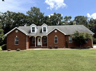 215 Woodson Dr, Tullahoma, TN 37388