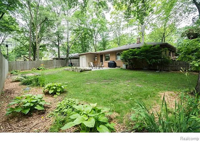 1811 Alhambra Dr — Photo 3