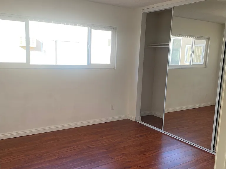 Sterling Koreatown Regency — Photo 3