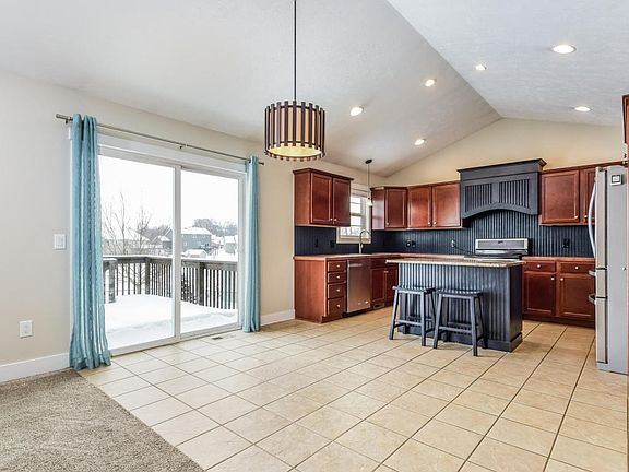 4th image of 7002 Glacier Dr