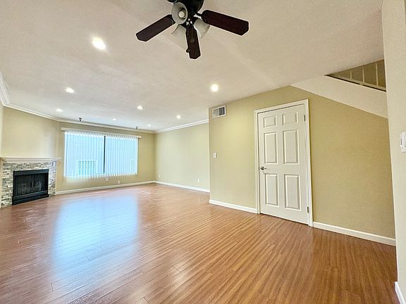 2nd image of 14544 Burbank Blvd #101