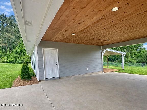 4th image of 302 C Stringer Rd