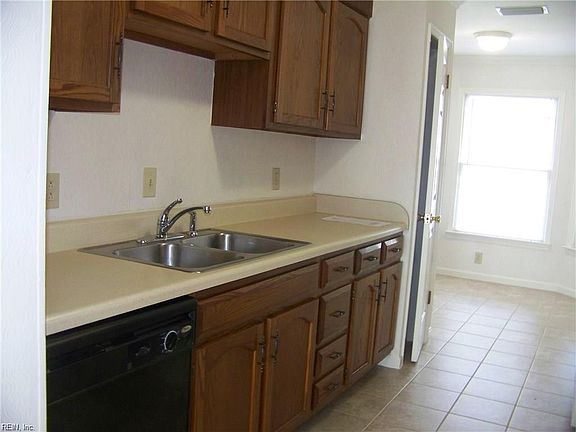 3rd image of 4713 Bay Quarter Ct