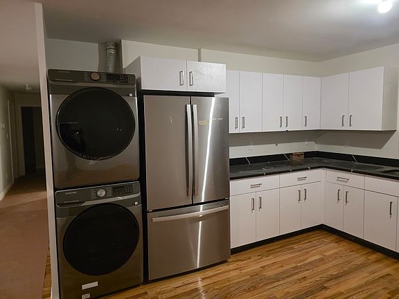 2nd image of 305 Windsor Hwy APT 1