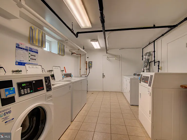 2100 N Scott St #103 — Photo 15