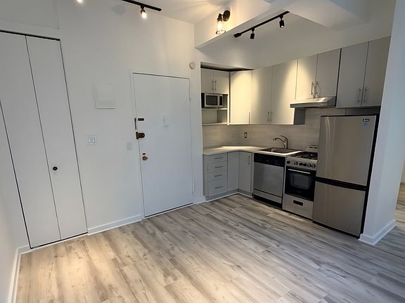 5th image of 4 Lexington Ave APT 11J
