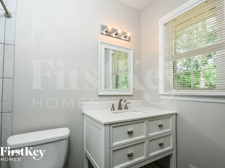 2080 Bishop Dr — Photo 13