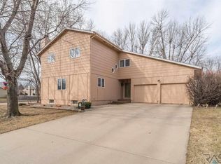 2309 S Dartmoor Ave, Sioux Falls, SD 57106
