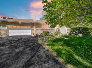 9016 Lee Pl, Crown Point, IN 46307