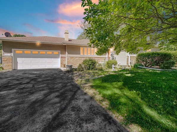 9016 Lee Pl, Crown Point, IN 46307