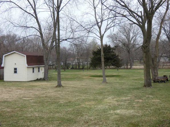 6N067 Virginia Rd, Roselle, IL 60172
