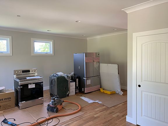 4th image of 305 Peak St