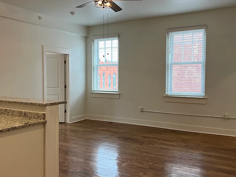 300 Main St #4 — Photo 7