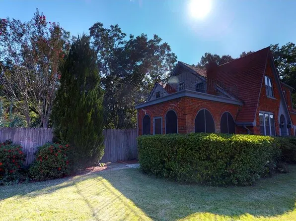 209 Dozier St, Wetumpka, AL 36092