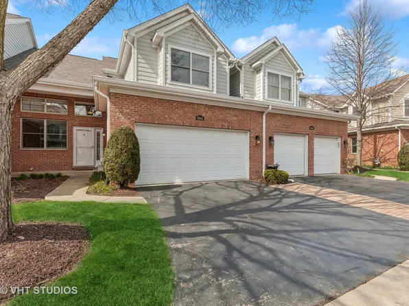 9044 Falcon Greens Dr, Crystal Lake, IL 60014