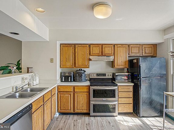 4th image of 834 Sabina Cir