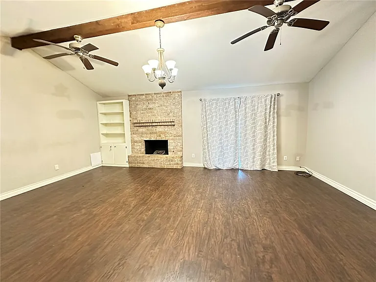 2114 Saint Charles Dr — Photo 3