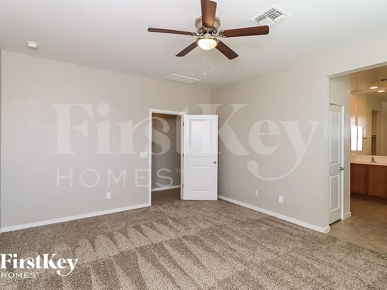 4052 S 101st Ln — Photo 11