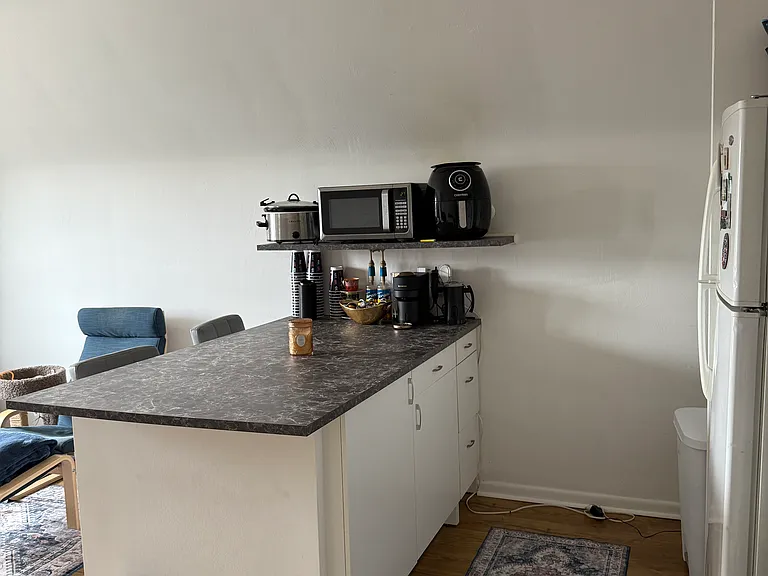 332 S Negley Ave — Photo 1