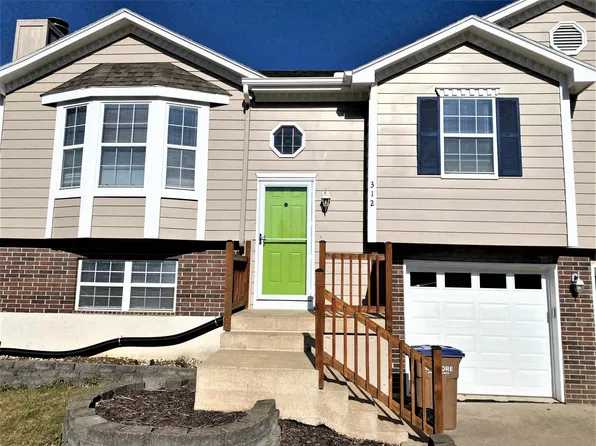 312 W Calico Dr, Raymore, MO 64083