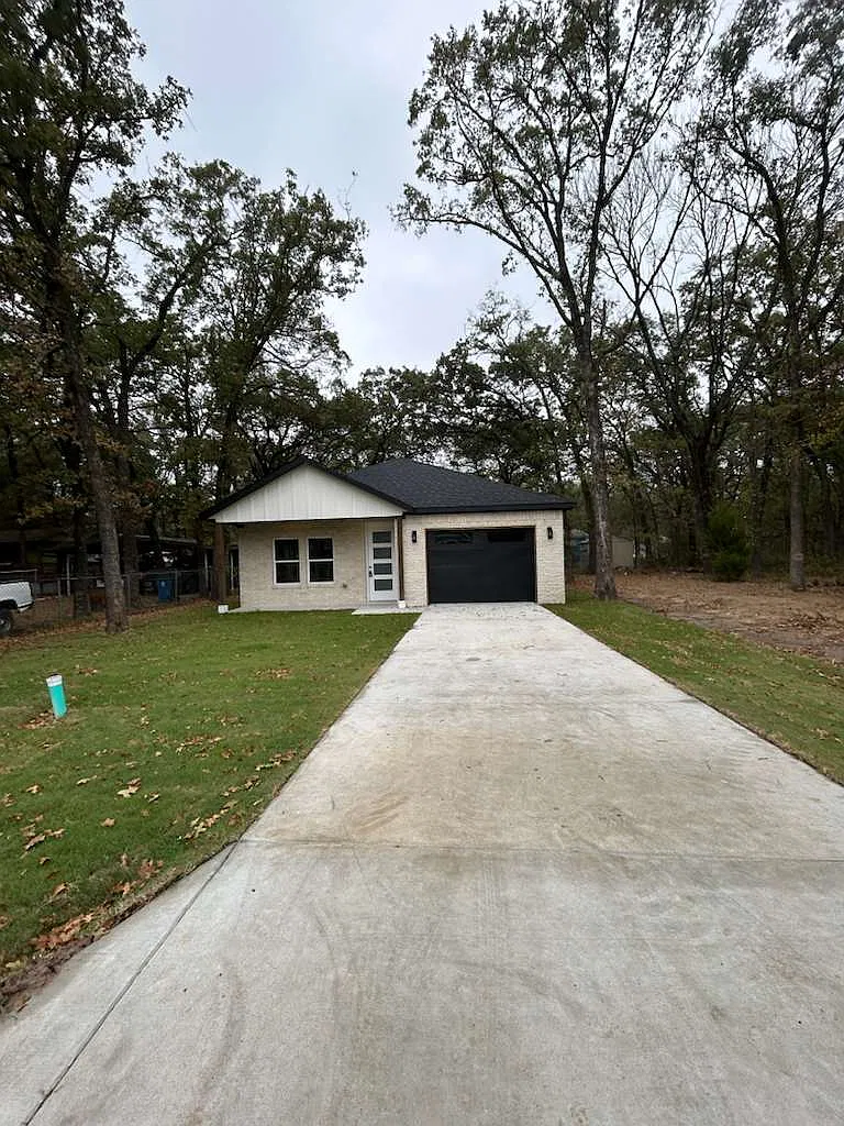 3 bed, 1500 sqft, $1,850 — Photo 1